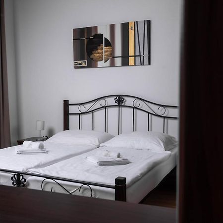 Penzion Kralovske Lazne Poděbrady Exterior foto