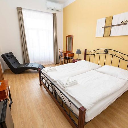 Penzion Kralovske Lazne Poděbrady Exterior foto