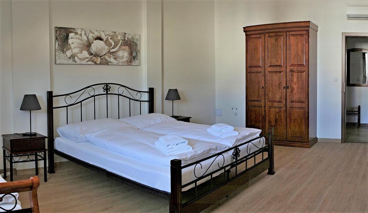 Penzion Kralovske Lazne Poděbrady Exterior foto
