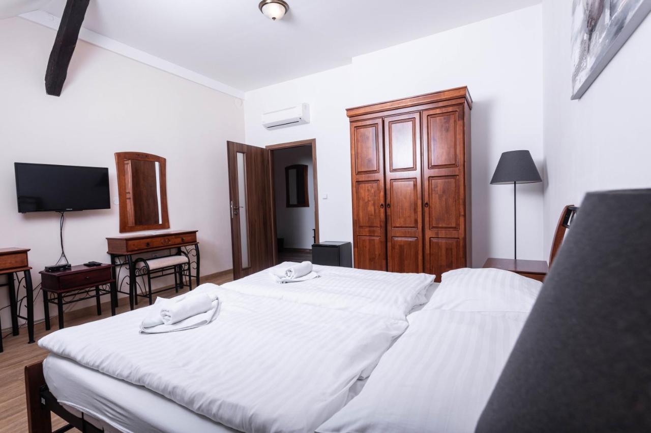 Penzion Kralovske Lazne Poděbrady Exterior foto