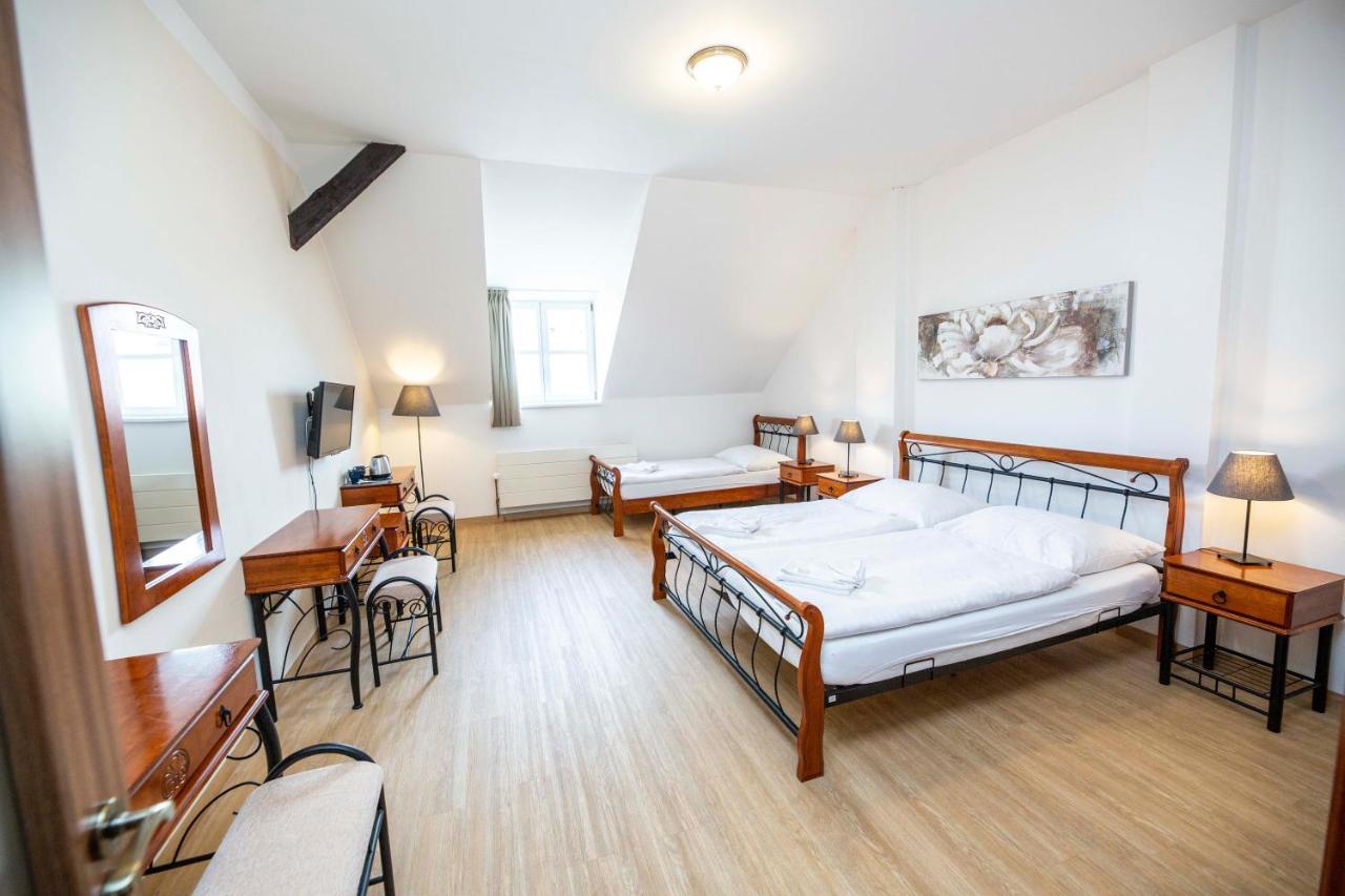 Penzion Kralovske Lazne Poděbrady Exterior foto