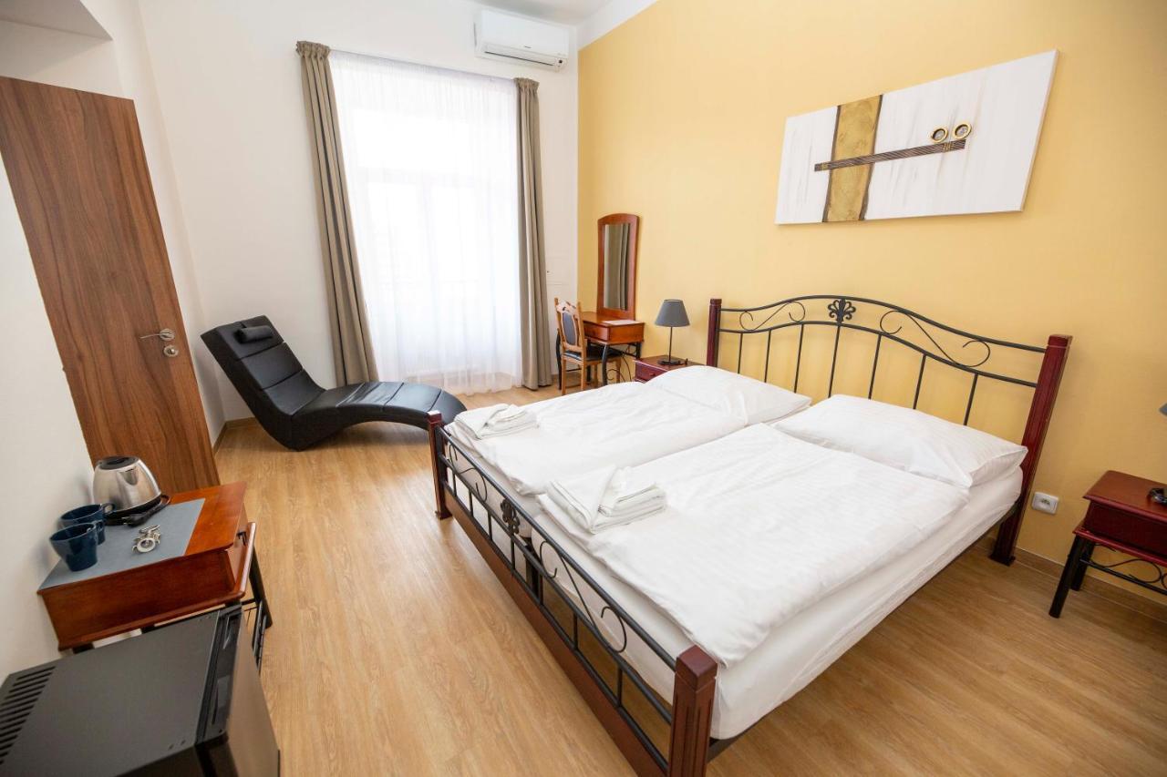 Penzion Kralovske Lazne Poděbrady Exterior foto